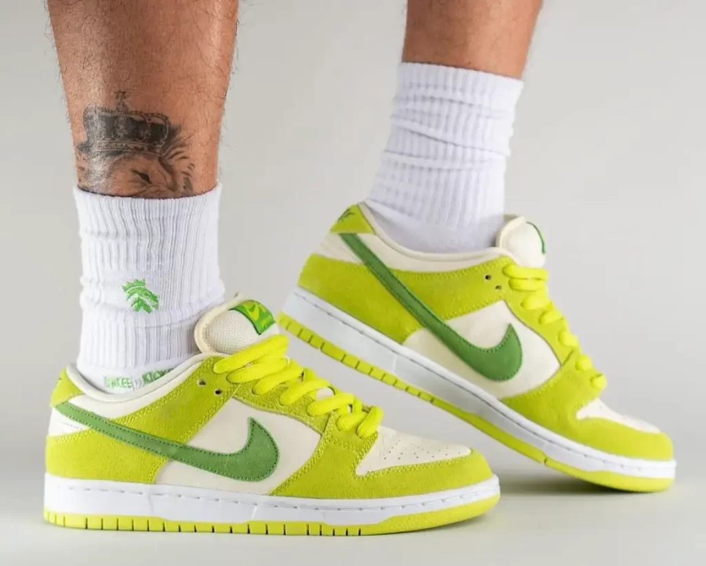 Unleash Your Style with Nike's DUNK LOW PRO SB 'FRUITY PACK - GREEN APPLE'