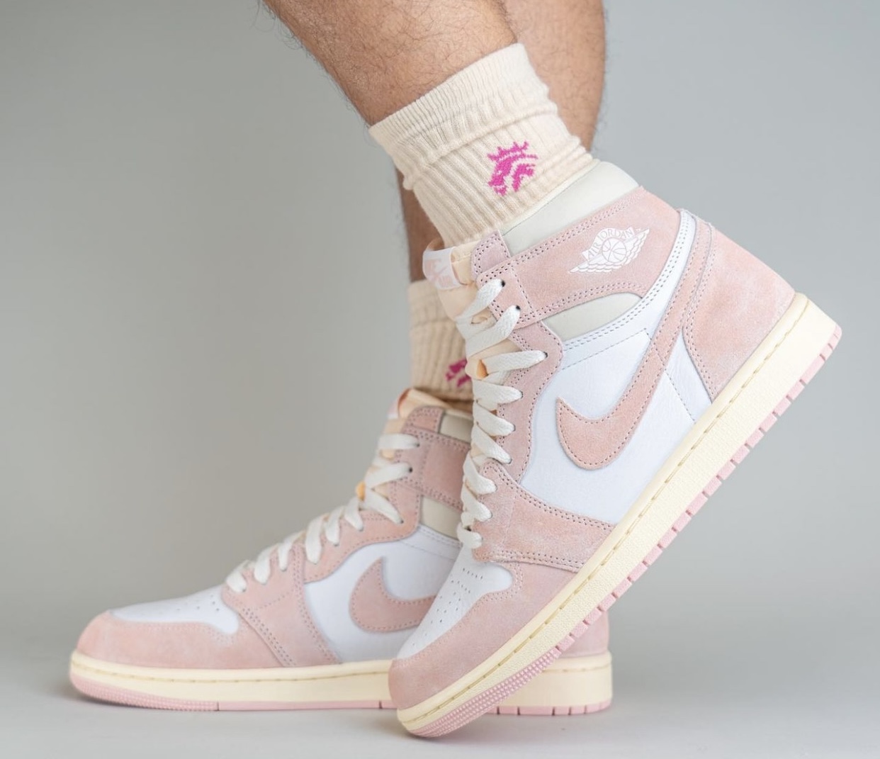 The AIR JORDAN 1 RETRO HIGH OG 'WASHED PINK': A Classic Reborn with a Contemporary Edge