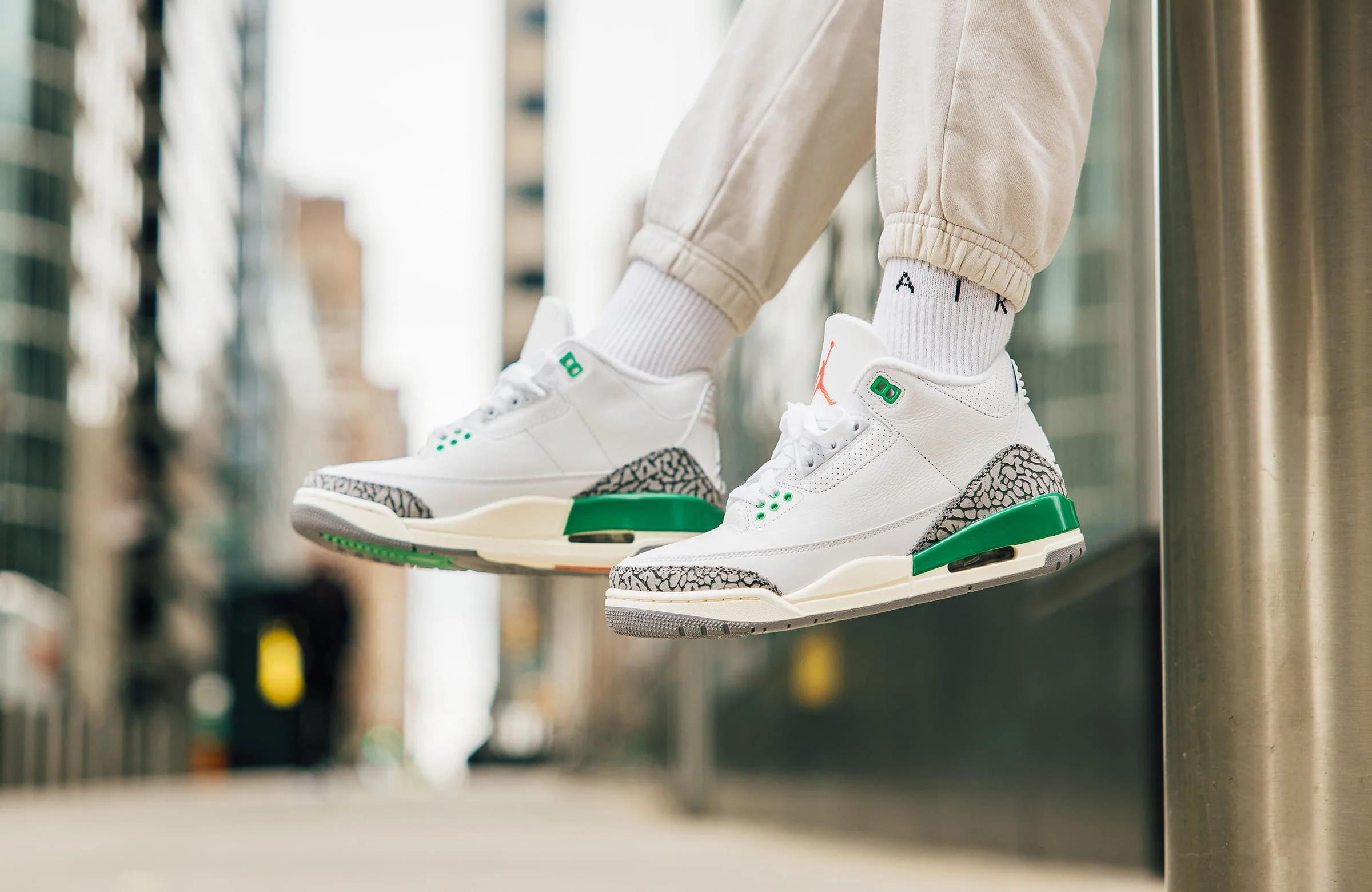 The WMNS Air Jordan 3 Retro ‘Lucky Green’: A Symphony of Style, Comfort and Legacy